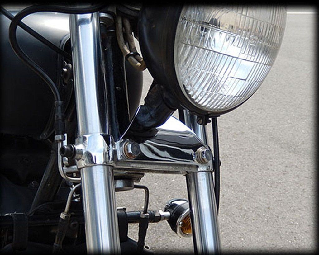 Headlight Mounting Bracket (Narrow Glide)